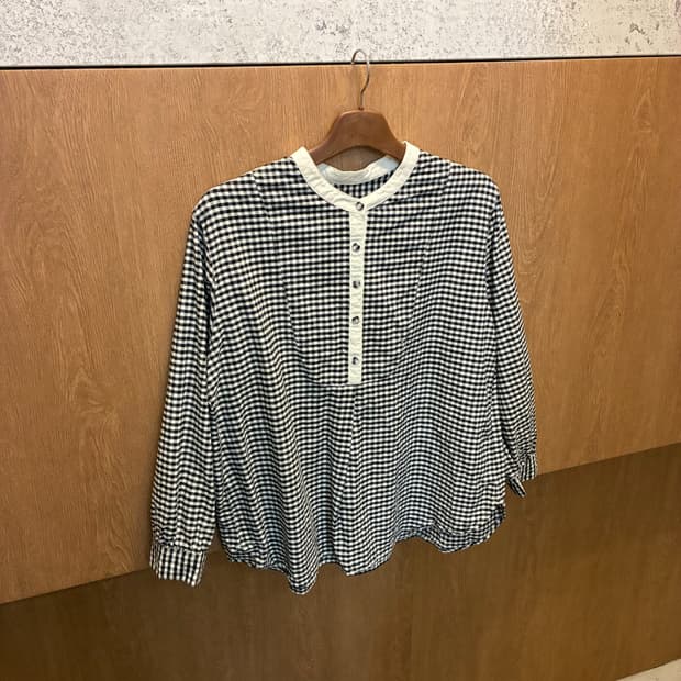빈티지 롱슬리브 블라우스 헨리넥 버튼 체크 패턴 디테일 블랙 k314