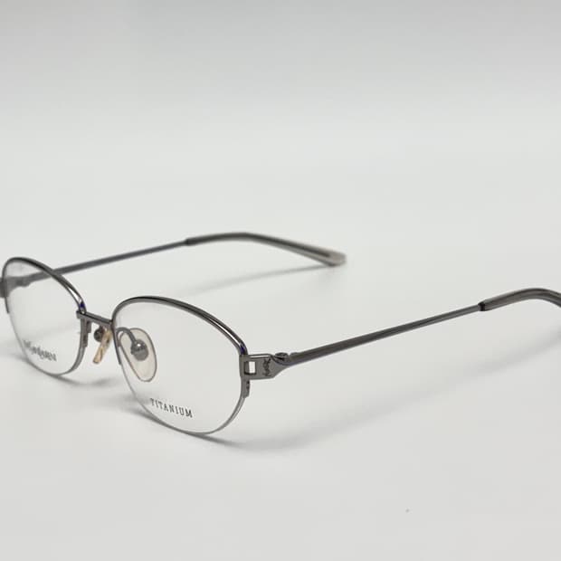 YSL 티타늄 반무테 안경