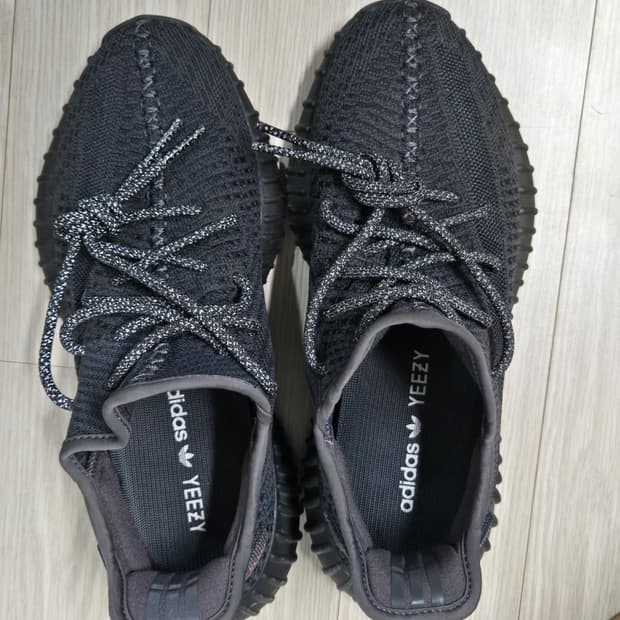 이지부스트350 트리플블랙 260 팝니다.