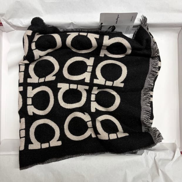 살바토레 페레가모 머플러