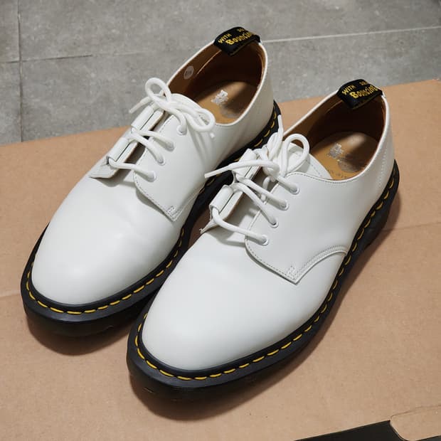 닥터마틴 × 엔지니어드 가먼츠 1460 화이트
