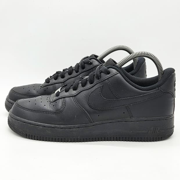 나이키 에어포스 1 '07 로우 트리플 블랙 (250)