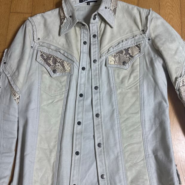 5351 Pour Les Hommes python jacket