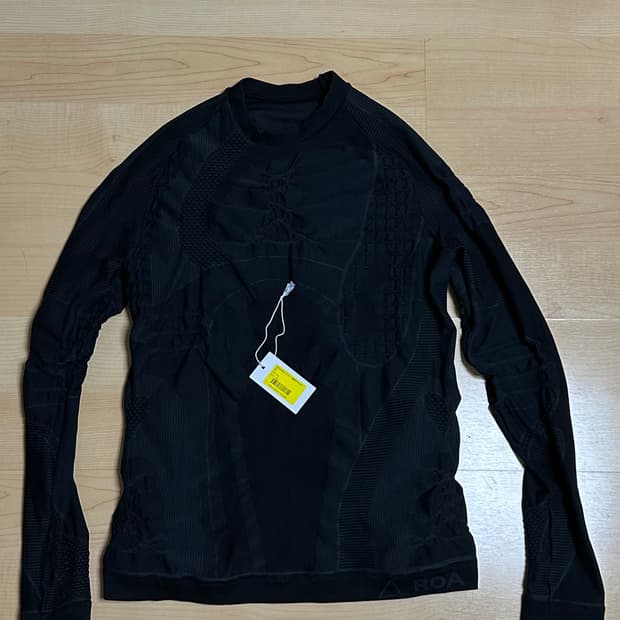 ROA 3D knit roundneck 니트 라운드넥 S사이즈