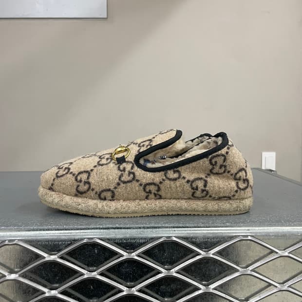 구찌 베이지색 GG 울 홀스빗 로퍼 EU39