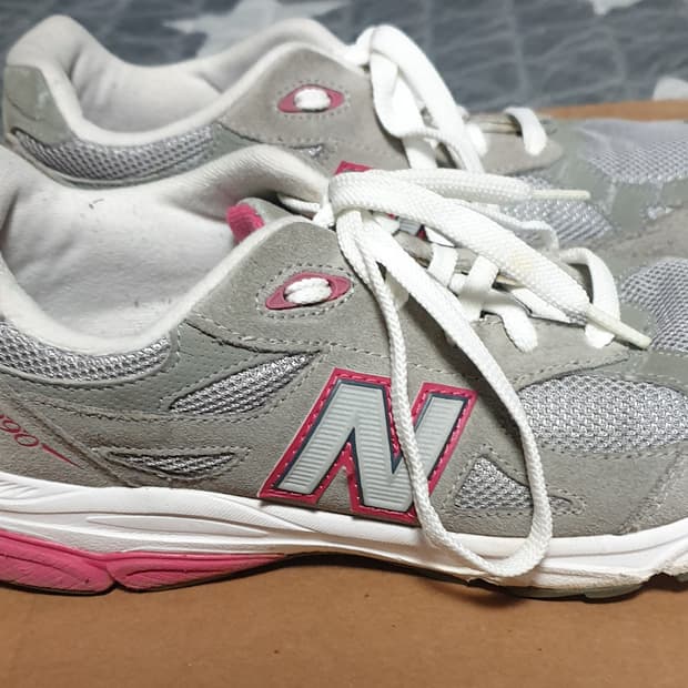 뉴발란스 990 그레이 핑크 스니커즈 (255)