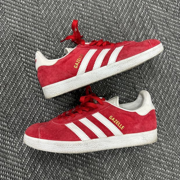 아디다스 가젤 레드 스웨이드
