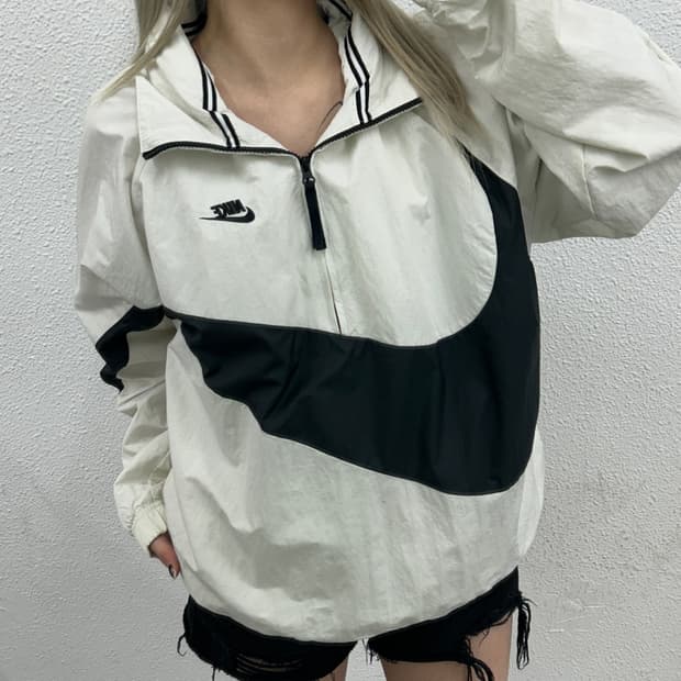나이키 블랙 스우시 화이트 바람막이 S