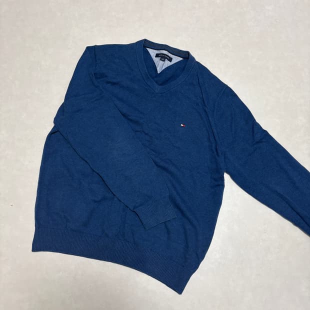 타미힐피거 세미 브이넥 니트 블루