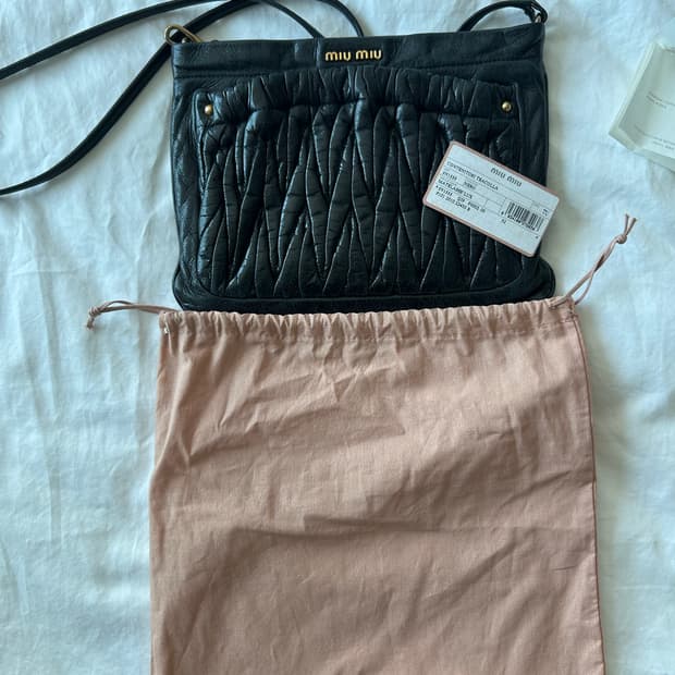 미우미우 크로스백