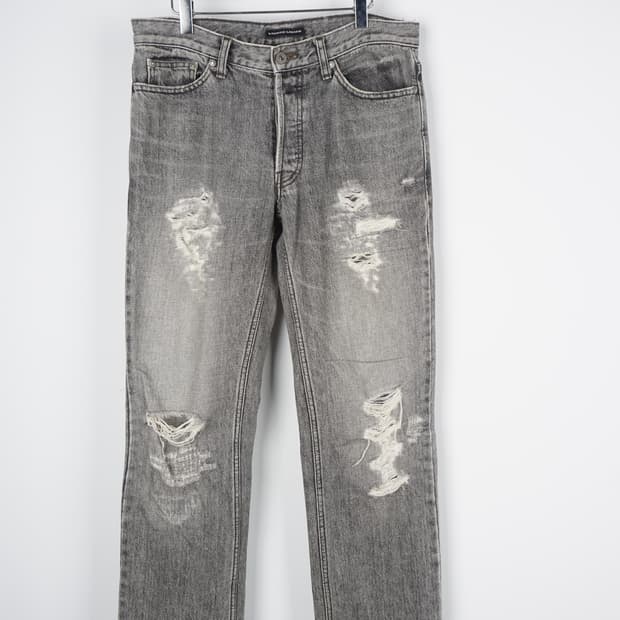 LOUNGE LIZARD destroyed denim pants