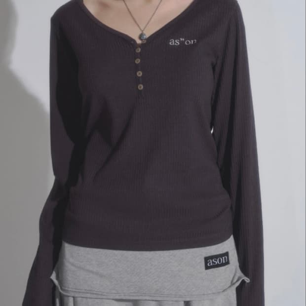 애즈온 위시 리브드 버튼 티 챠콜