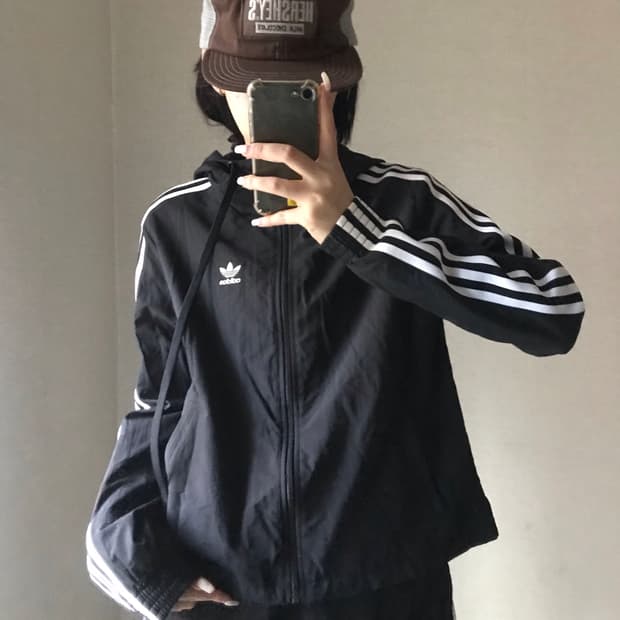 아디다스 블랙 윈드브레이커