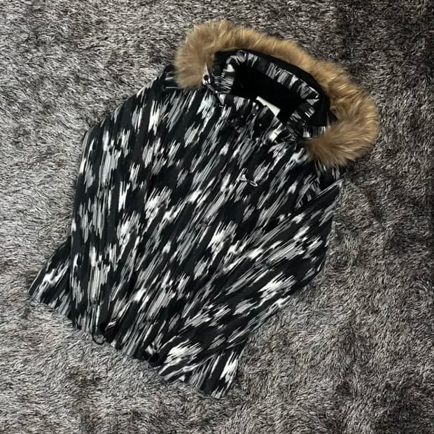 데상트 여성 라쿤 숏패딩 (90)