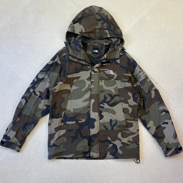 노스페이스 카모 바람막이