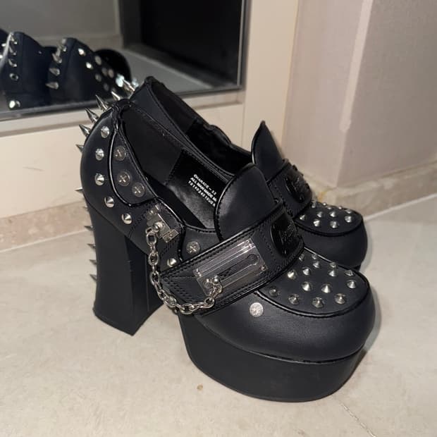 데모니아 샤레이드 32 메탈 플랫폼로퍼 (245~250)