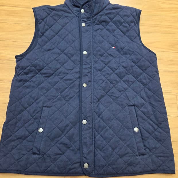 타미힐피거 네이비 퀼팅 조끼 XXL 사이즈입니다. 셔츠나 티셔츠 위에 레