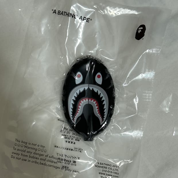 [국내배송/미개봉새상품] bape 베이프 샤크 코인 케이스
