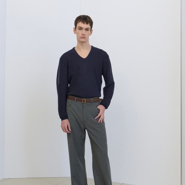 아이엘 브이넥 니트