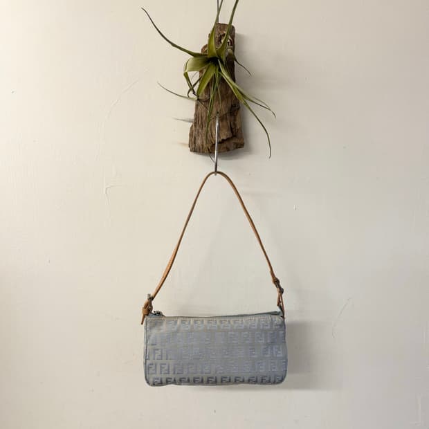 펜디 라이트 블루 바게트 백