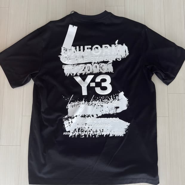 [새상품] [L] Y-3 그래픽 숏슬리브 티셔츠 블랙