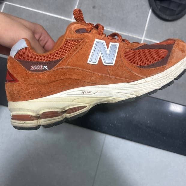 뉴발란스 2002R 러스트 옥사이드