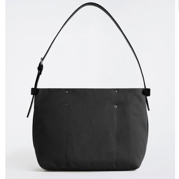 COS 캔버스 유틸리티 메신저 백 벨티드 토트백