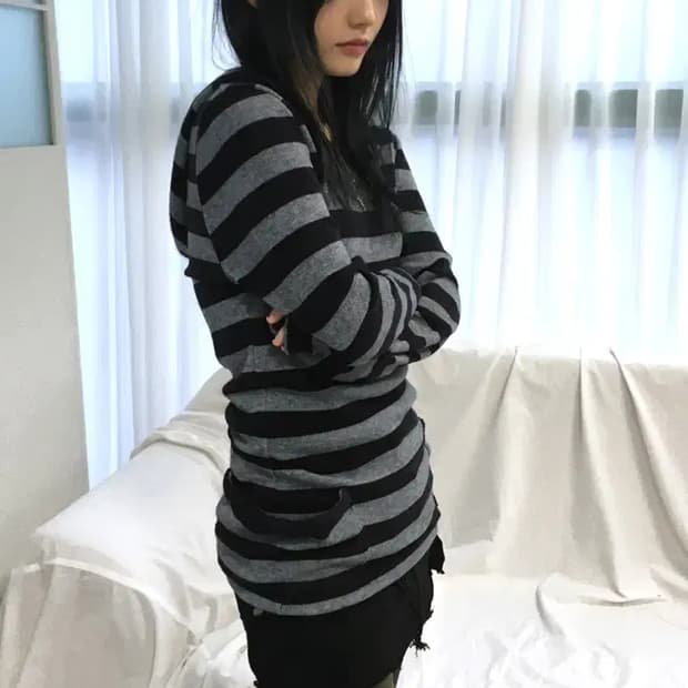 나의 나인 이즈이즈 스트라이프 후드 니트 차콜