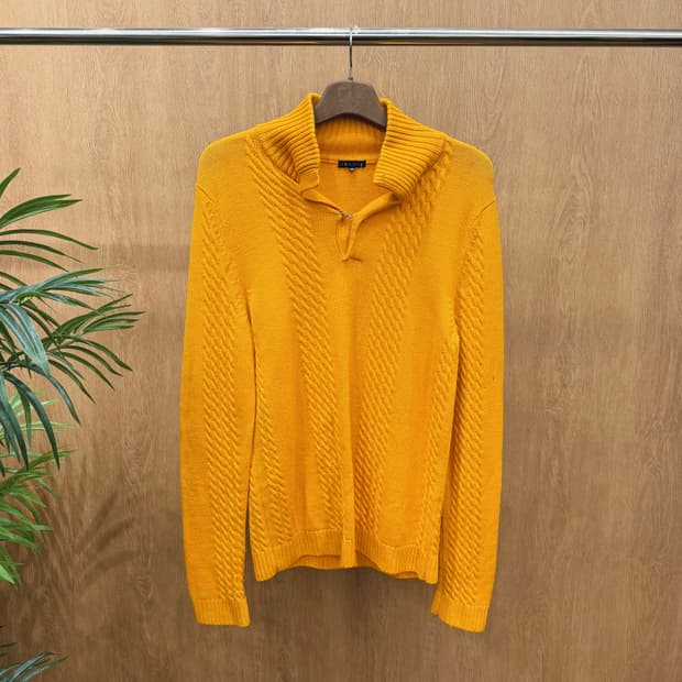 띠어리 하이넥 울 케이블 니트 하프 집업 여밈 디테일 레귤러핏 오렌지