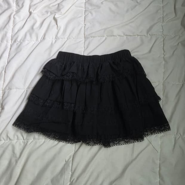 Black lace-trim tiered mini skirt