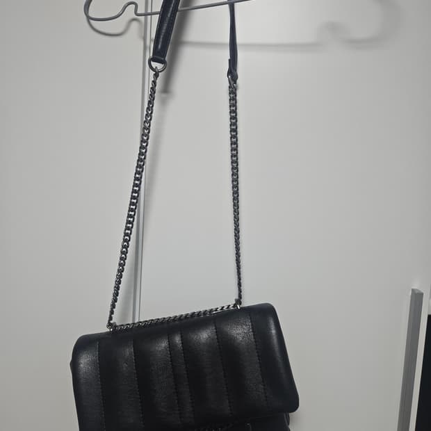 자라 참 퀼링 숄더크로스백