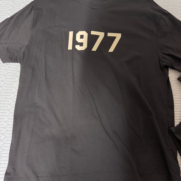 피오갓 에센셜 1977 반팔 s