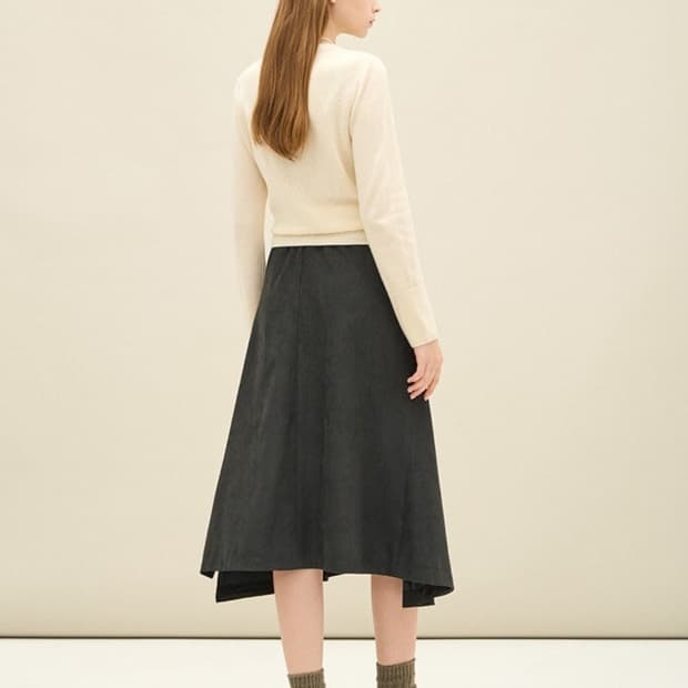 한섬 SJSJ 2023 턱 슬릿 플레어 스커트 64-94사이즈