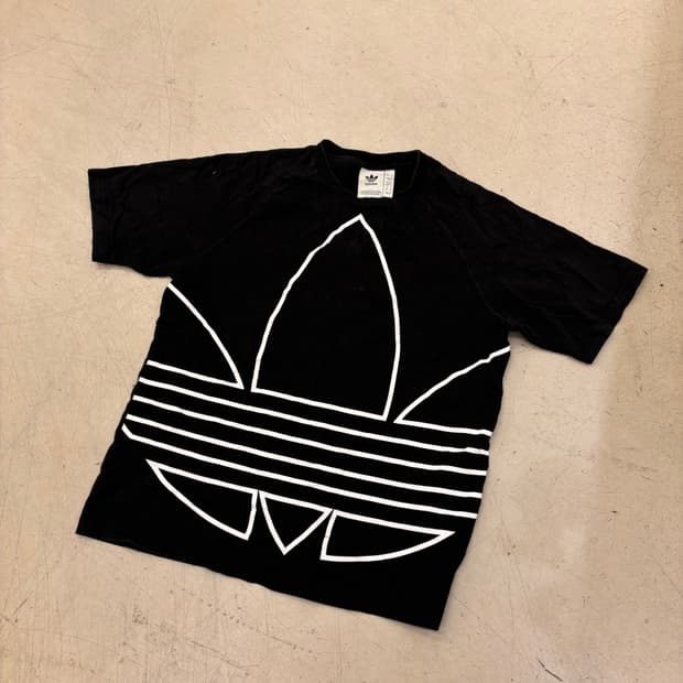 아디다스 빅트레포일 반팔티