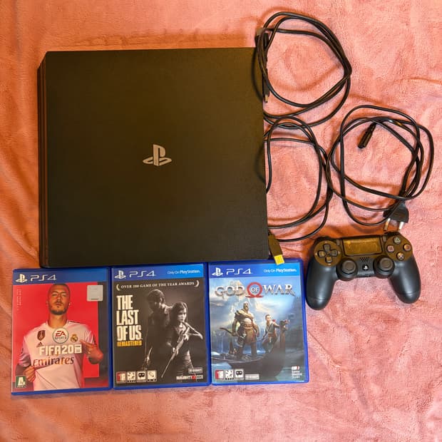 플스4 프로 1테라(7218B)+듀얼쇼크4 1개, 게임3개 일괄 판매!!