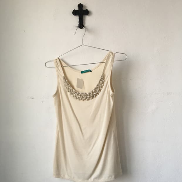 Beads point sleeveless
