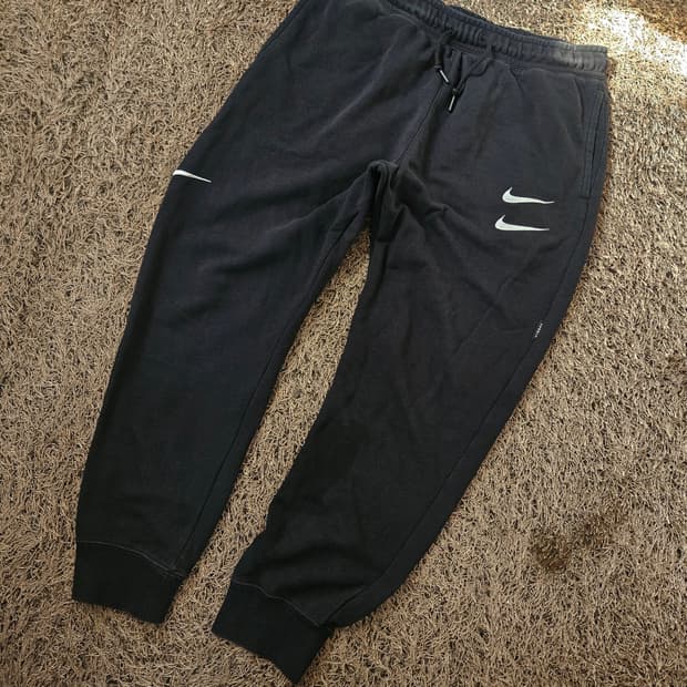 나이키(Nike) 퓨추라 더블 스우시 조거팬츠
