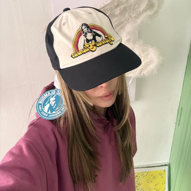 히스테릭 레인보우 캡