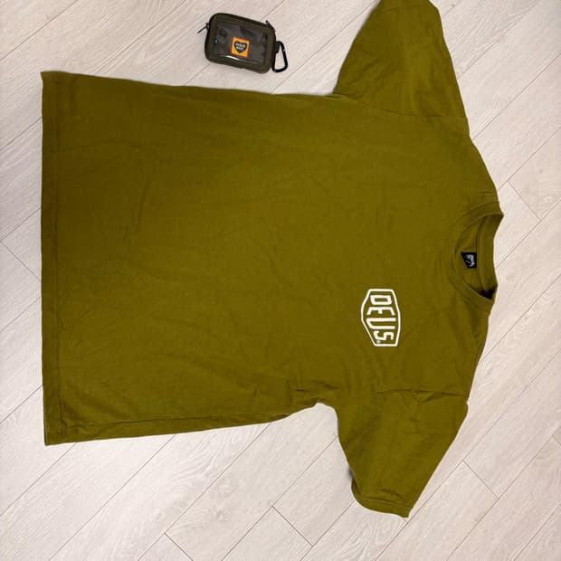 (크림) 데우스 마키나 그린 반팔 M