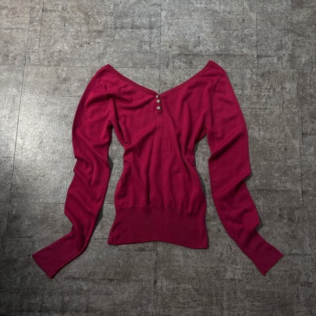 투 웨이 와이드 넥 버튼 니트