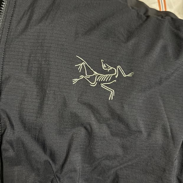 아크테릭스 아톰 SV 후디 블랙 L