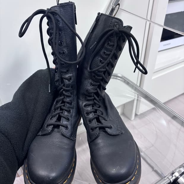 닥터마틴 14홀 부츠 블랙 UK6 245