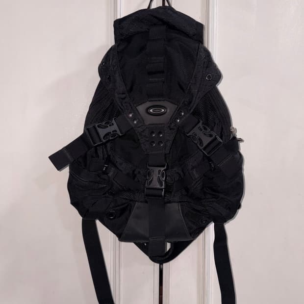 Oakley mini bag pack