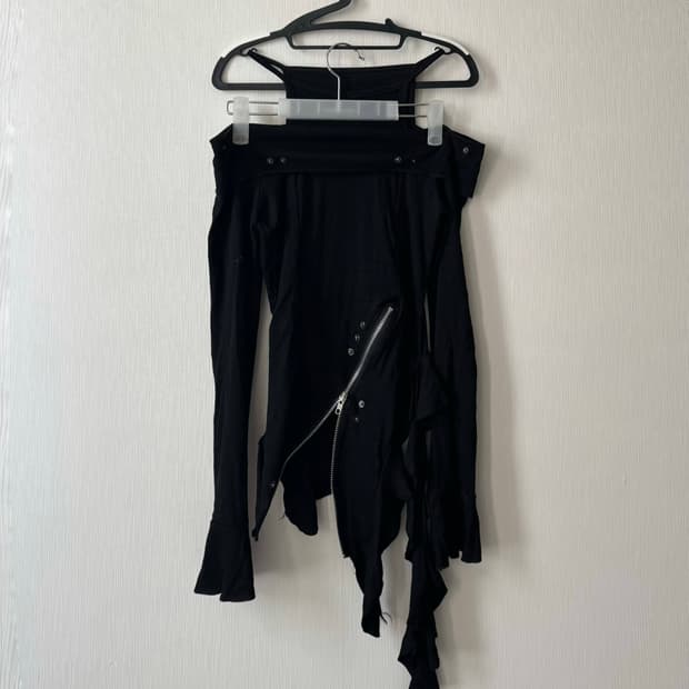 절개 셔링 언발 해체주의 아카이브 레이어드 스터드 오프숄더 슬리브