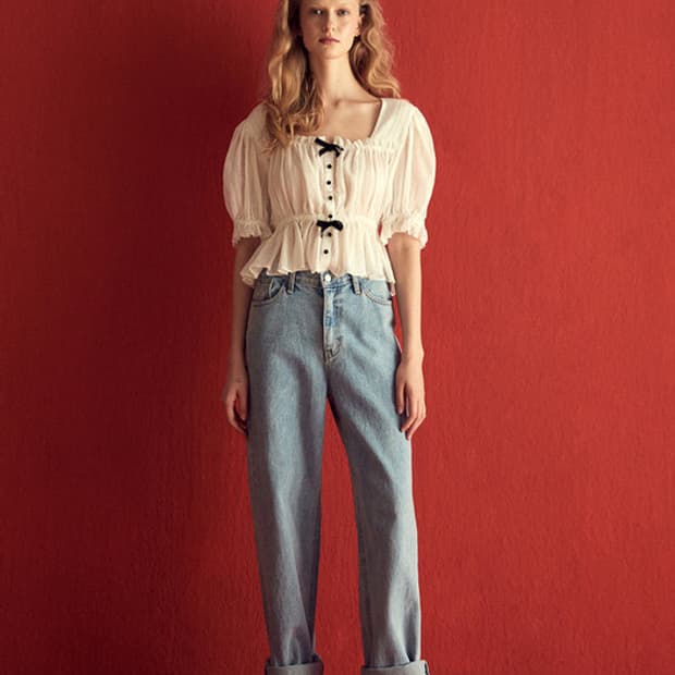 쟈니헤잇재즈 리본 셔링 코튼 블라우스 - 화이트