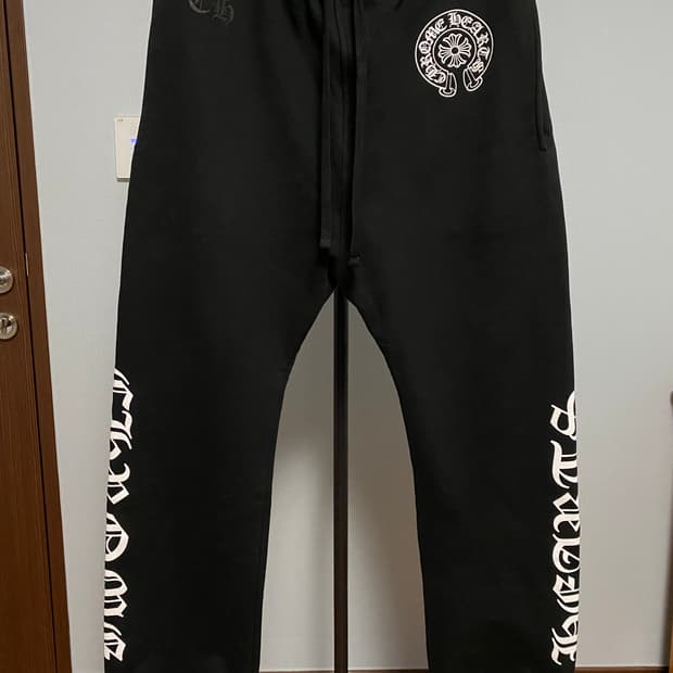 [L] 크롬하츠 홀스슈 로고 백 포켓 스웨트팬츠 블랙
