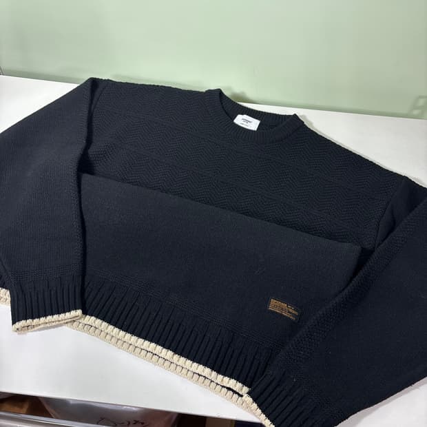 L 에스피오나지 블랙 루즈핏 메리노울 케이블니트