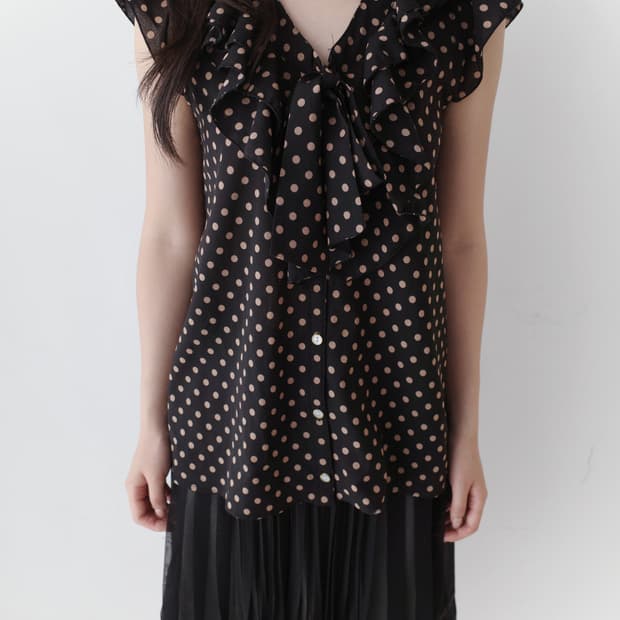 dot ribbon half shirt