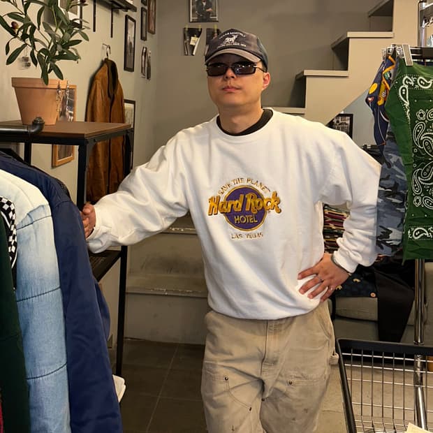 90’s Hard Rock Las Vegas logo sweatshirt