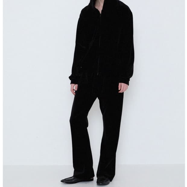 innir 254 velour flare pants 2사이즈 삽니다